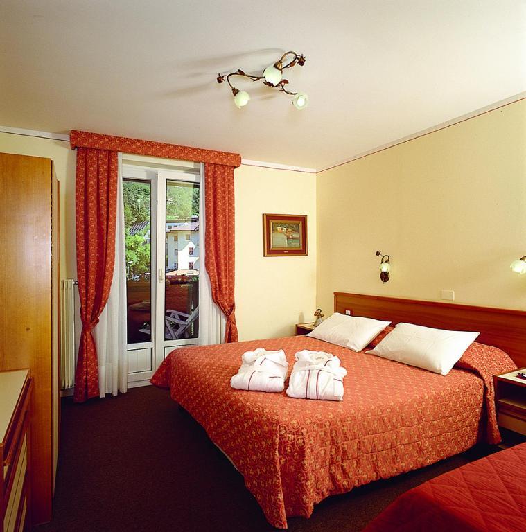 Hotel Des Alpes Molveno Cameră foto